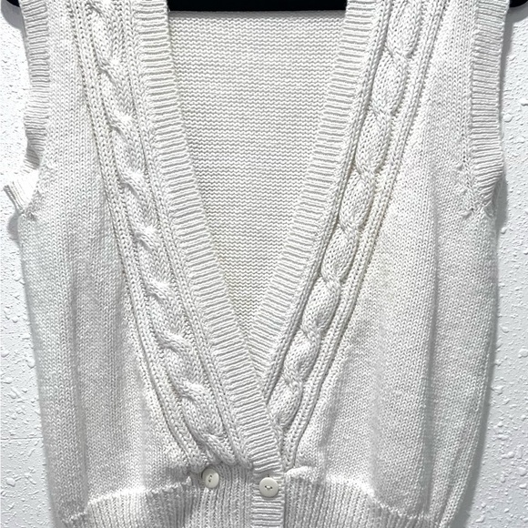 White V-Neck Sweater with Ribbed Knit Pattern Small - Picture 4 of 6